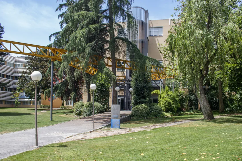 Entrada principal de la ETSISI - Proyecto de Organización Docente UPM